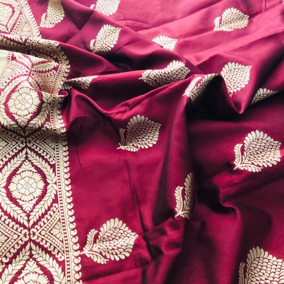 Magenta colour Baranase saree - Picture 4 of 8